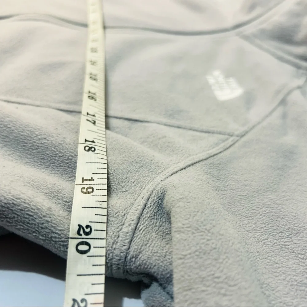 The North Face Light Gray Fleece Jacket - Picture 5 of 13